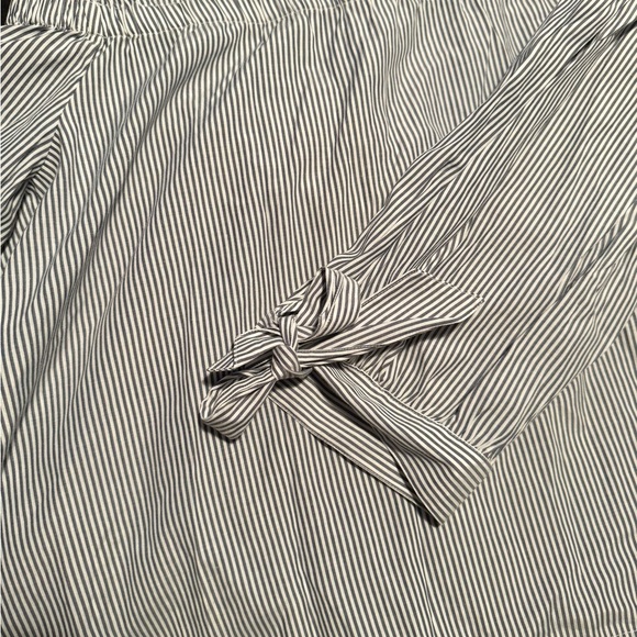 American Eagle Off-the-Shoulder Top - Picture 2 of 5